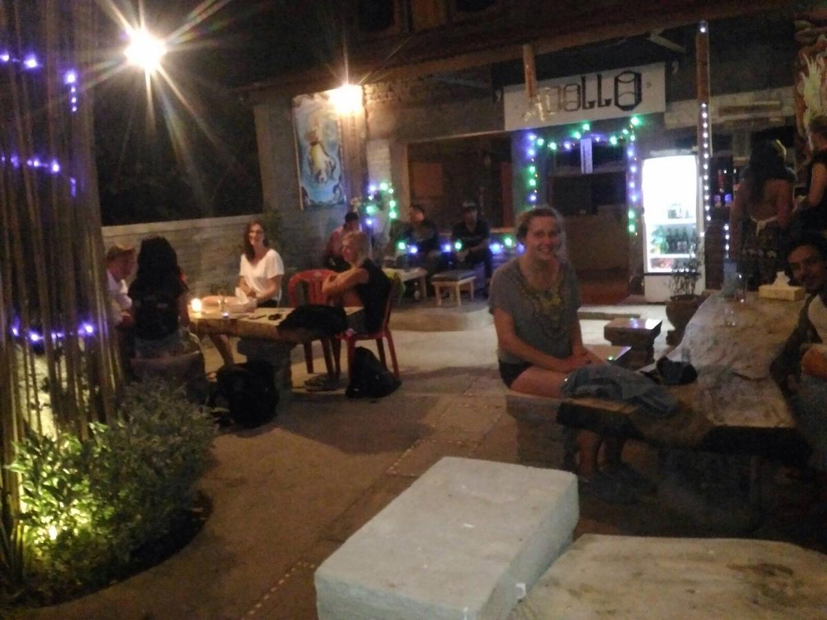 Apollo Hostel Ловина Экстерьер фото